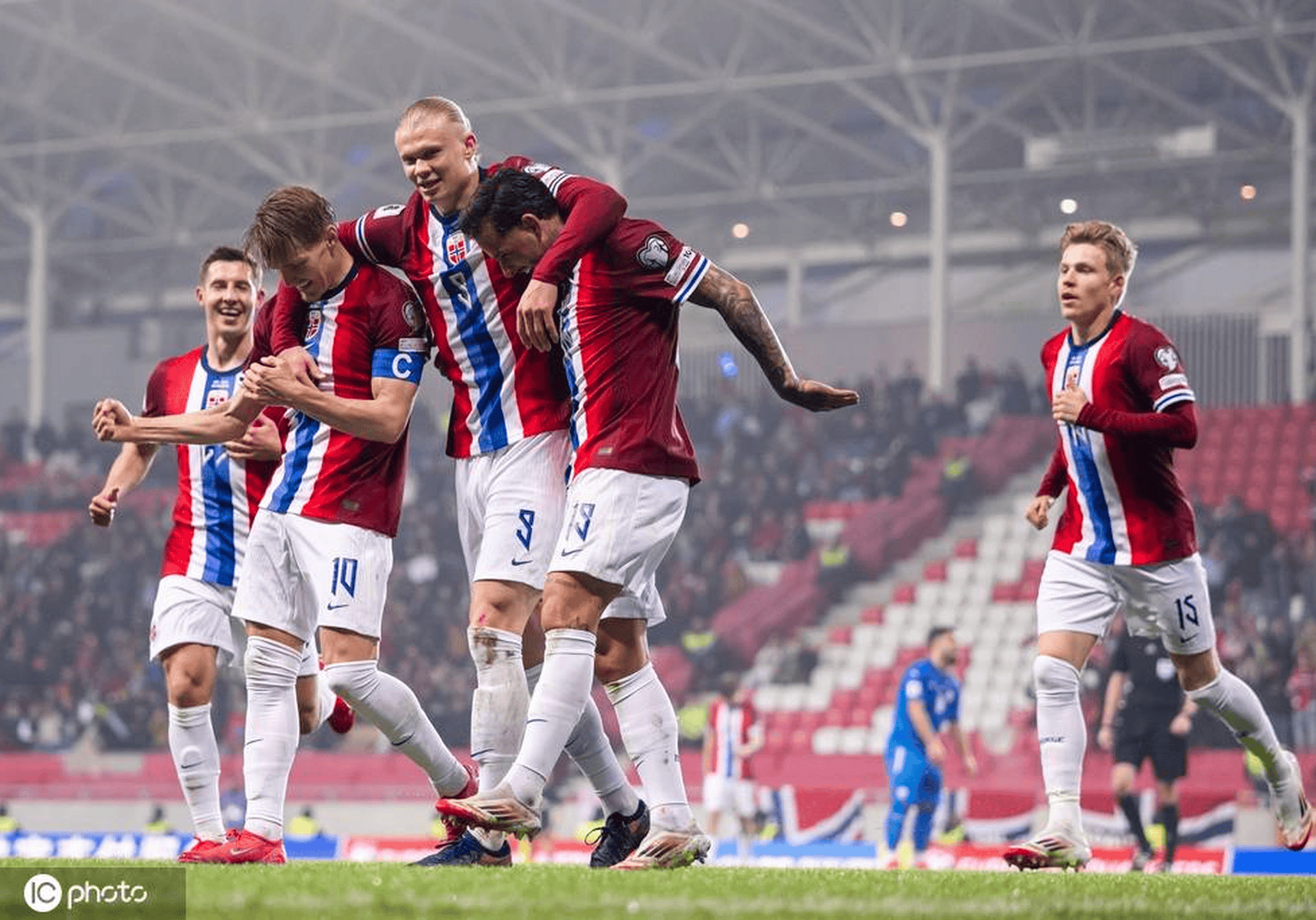 挪威队在友谊赛中击败加拿大，士气高昂